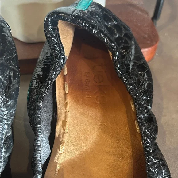 Tieks Stylish Black Patent Leather Ballet Flats Sz 6 - Picture 2 of 4